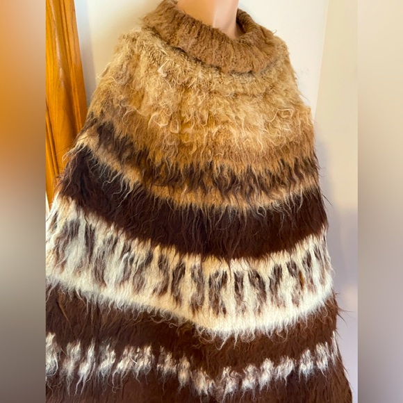 vintage ☮️ Alpaca wool - so soft & cozy. Sweater poncho cape - Picture 3 of 8